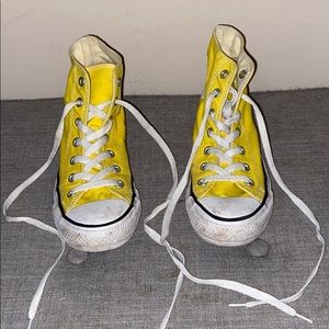 Yellow converse!